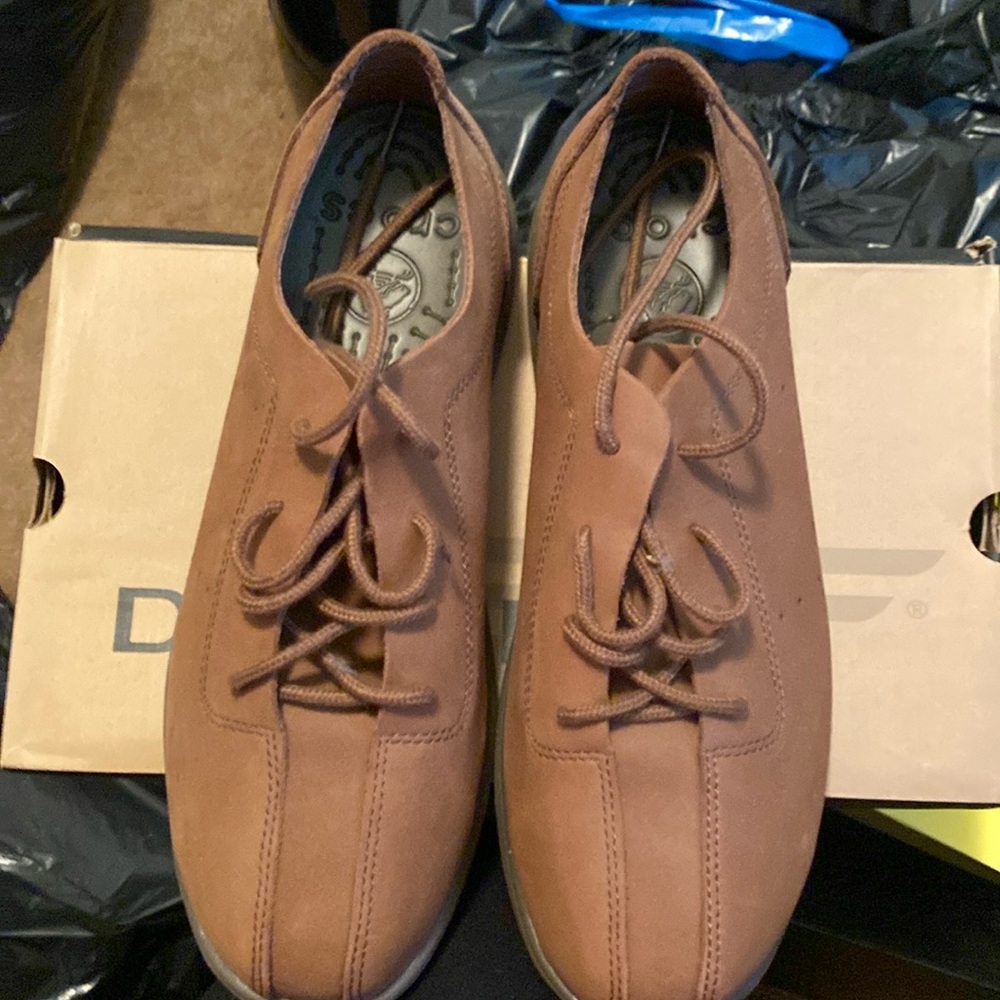 Men’s crocs size 9, never worn